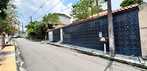 Casa com 5 Quartos à venda, 300m² no Alvorada, Manaus