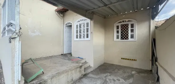 Casa com 2 Quartos para alugar, 120m² no Heliópolis, Belo Horizonte