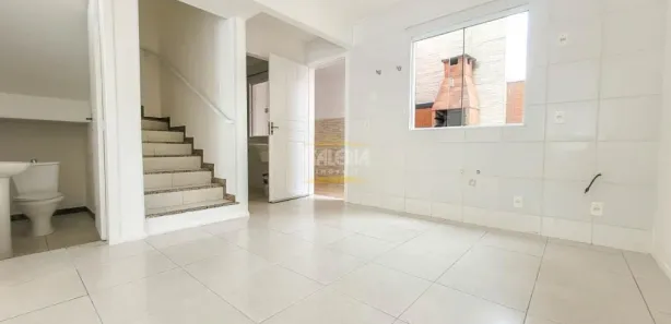 Sobrado com 3 Quartos para alugar, 100m² no Iririú, Joinville