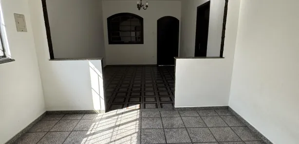Casa com 2 Quartos para alugar, 80m² no Centro, Nova Iguaçu