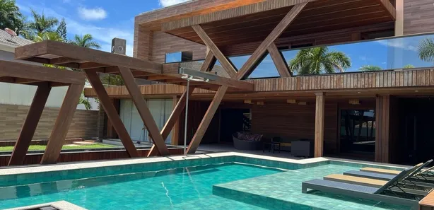 Casa de Condomínio com 5 Quartos para venda ou aluguel, 1500m² no Portão, Lauro de Freitas