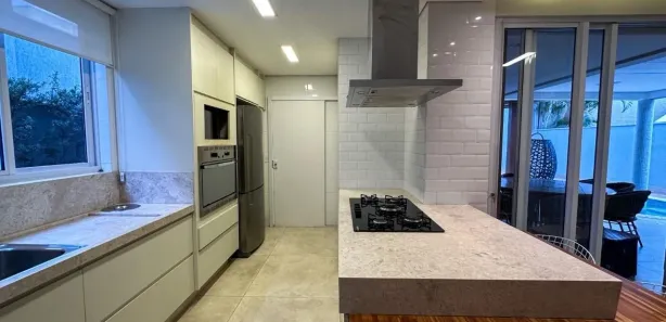 Sobrado com 4 Quartos para alugar, 340m² no Jardins Valência, Goiânia