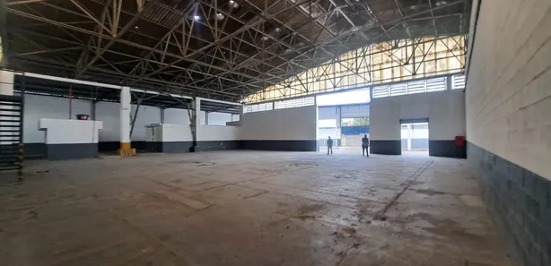 Galpão/Depósito/Armazém para alugar, 2500m² no Taquara, Rio de Janeiro