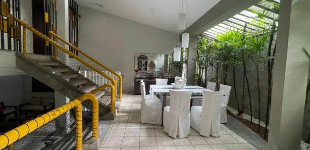 Sobrado com 4 Quartos à venda, 492m² no Candelária, Natal