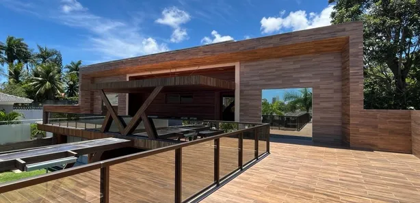 Casa de Condomínio com 5 Quartos para venda ou aluguel, 1500m² no Portão, Lauro de Freitas