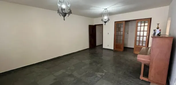 Casa com 5 Quartos para alugar, 360m² no Santo Antônio, Belo Horizonte