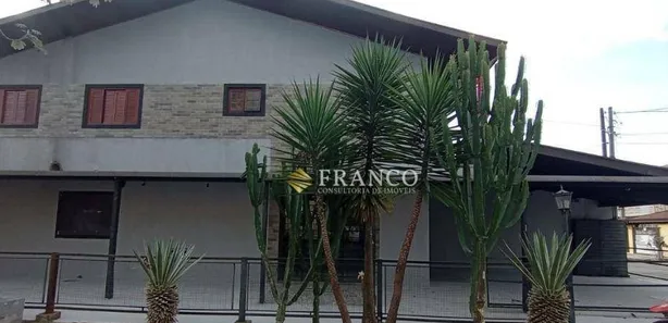 Imóvel Comercial com 3 Quartos para alugar, 240m² no Vila Aparecida, Taubaté