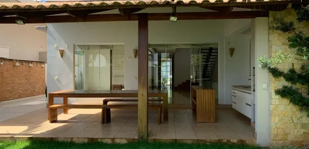 Casa de Condomínio com 4 Quartos para alugar, 374m² no Jardim Florença, Goiânia