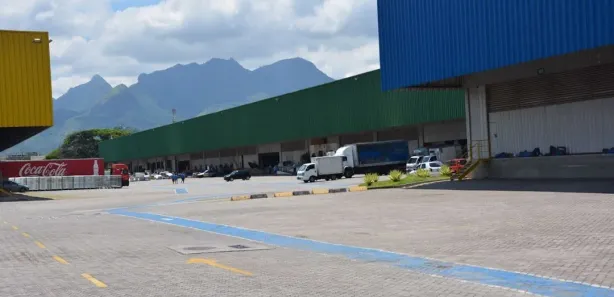 Galpão/Depósito/Armazém para alugar, 574m² no Taquara, Rio de Janeiro
