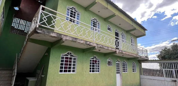 Sobrado com 8 Quartos à venda, 400m² no Condomínio Privê Lucena Roriz, Brasília