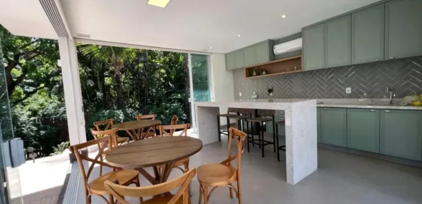 Casa de Condomínio com 4 Quartos para alugar, 420m² no Jardim Florença, Goiânia