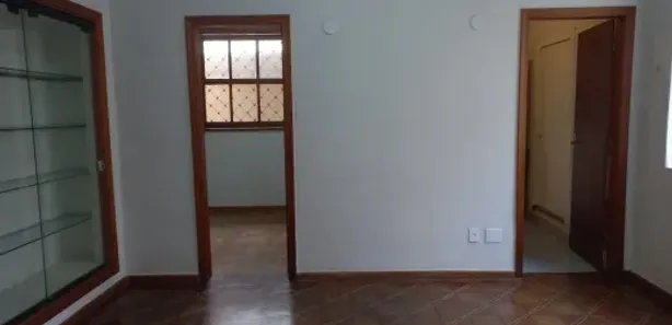 Casa com 2 Quartos para alugar, 185m² no Santo Antônio, Belo Horizonte