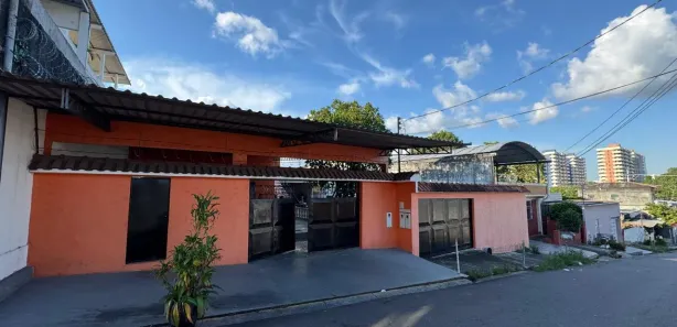 Casa com 6 Quartos à venda, 350m² no São Jorge, Manaus