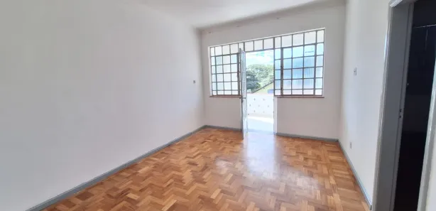 Casa com 3 Quartos para alugar, 110m² no Santa Tereza, Belo Horizonte