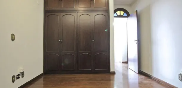 Casa com 6 Quartos para alugar, 500m² no Santo Antônio, Belo Horizonte