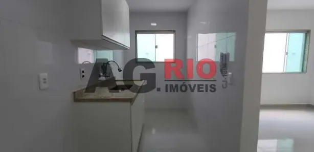 Casa de Condomínio com 2 Quartos para alugar, 75m² no Vila Valqueire, Rio de Janeiro