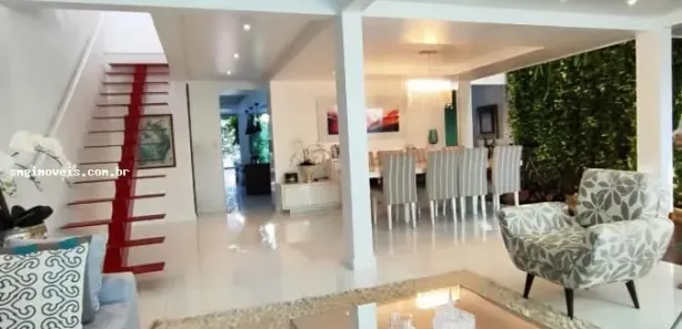 Casa de Condomínio com 3 Quartos à venda, 258m² no Itapuã, Salvador