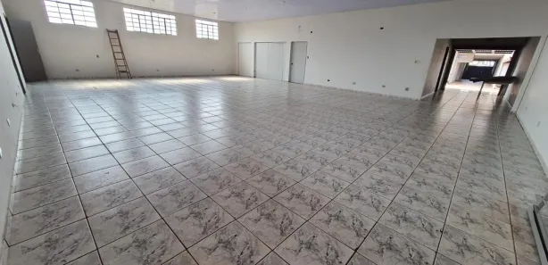 Sala Comercial para alugar, 130m² no Centro, Campo Mourão