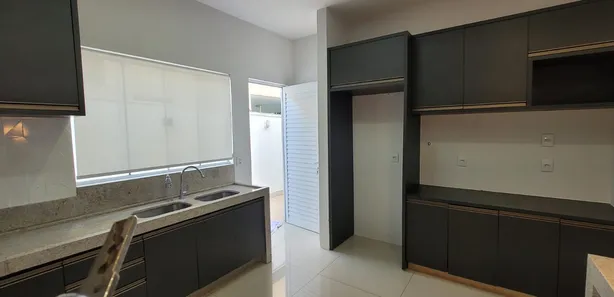 Casa de Condomínio com 3 Quartos para alugar, 160m² no Residencial Condomínio Jardim Veneza, Senador Canedo