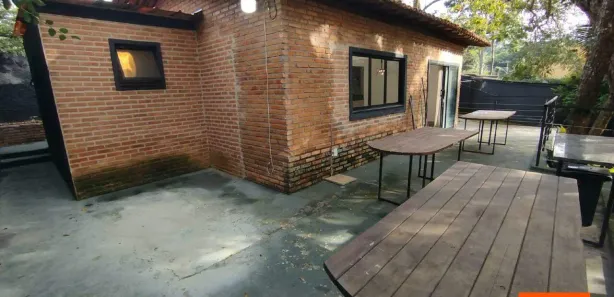 Casa com 2 Quartos para alugar, 1000m² no São Luiz, Belo Horizonte