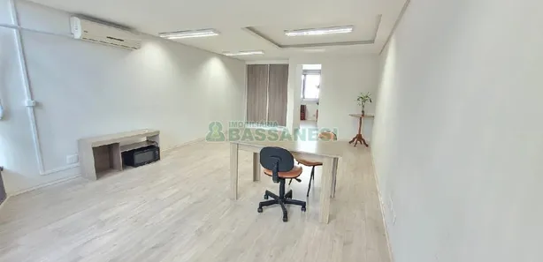 Sala Comercial à venda, 42m² no Centro, Caxias do Sul