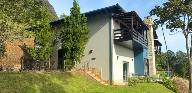 Casa de Condomínio com 5 Quartos para venda ou aluguel, 1060m² no Samambaia, Petrópolis