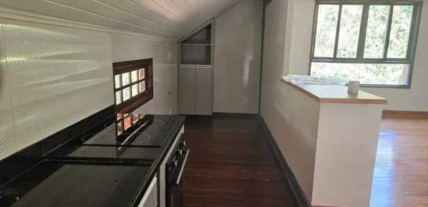 Apartamento com 3 Quartos para alugar, 176m² no Carangola, Petrópolis