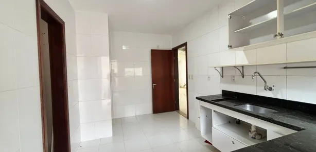 Casa de Condomínio com 4 Quartos para alugar, 260m² no Buraquinho, Lauro de Freitas
