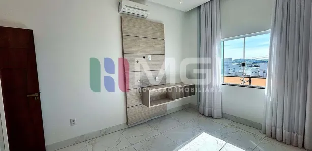 Casa de Condomínio com 3 Quartos para venda ou aluguel, 190m² no Residencial Condomínio Jardim Veneza, Senador Canedo