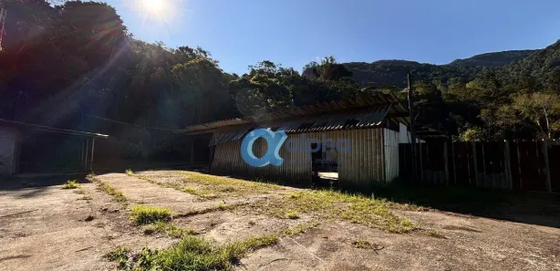 Galpão/Depósito/Armazém para alugar, 650m² no Quarteirão Brasileiro, Petrópolis
