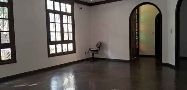 Imóvel Comercial com 8 Quartos para alugar, 300m² no Funcionários, Belo Horizonte