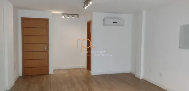 Sala Comercial para alugar, 32m² no Quarteirão Brasileiro, Petrópolis