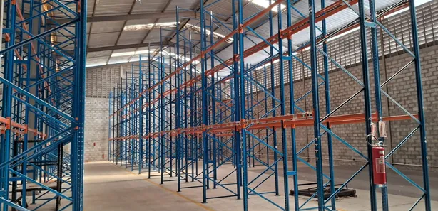 Galpão/Depósito/Armazém para alugar, 1550m² no Buraquinho, Lauro de Freitas
