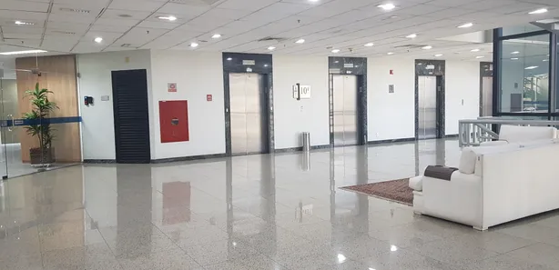 Sala Comercial para alugar, 490m² no Asa Norte, Brasília