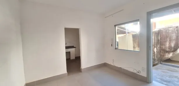 Casa com 2 Quartos para alugar, 40m² no Santa Tereza, Belo Horizonte