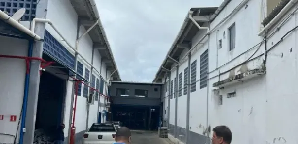 Galpão/Depósito/Armazém para alugar, 200m² no Recreio Ipitanga, Lauro de Freitas