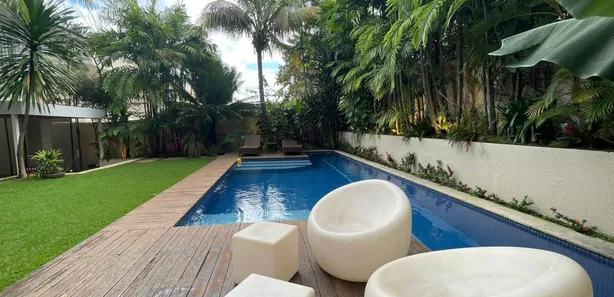 Sobrado com 4 Quartos para alugar, 598m² no Jardins Paris, Goiânia