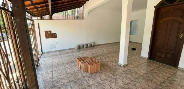 Casa com 3 Quartos para alugar, 300m² no Santa Inês, Betim