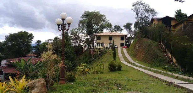 Casa de Condomínio com 4 Quartos para venda ou aluguel, 262m² no Samambaia, Petrópolis