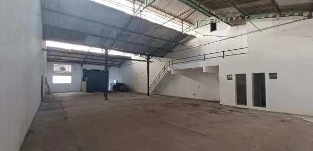 Galpão/Depósito/Armazém com 1 Quarto para alugar, 340m² no IAPI, Salvador