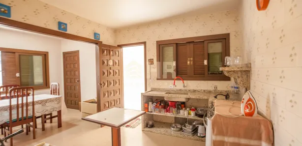 Sobrado com 8 Quartos à venda, 480m² no Centro, Matinhos
