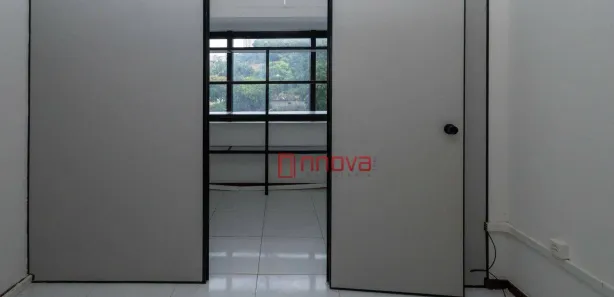 Sala Comercial à venda, 32m² no Parque Bela Vista, Salvador