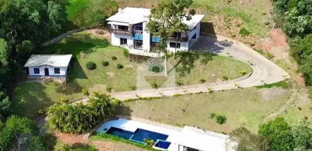 Casa com 5 Quartos para venda ou aluguel, 1060m² no Samambaia, Petrópolis