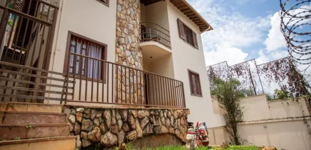 Casa com 4 Quartos para alugar, 272m² no Comiteco, Belo Horizonte