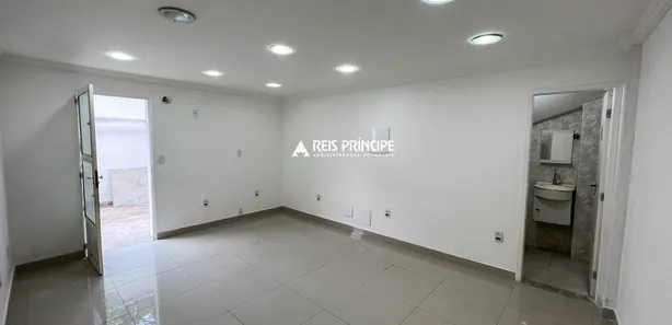 Galpão/Depósito/Armazém para venda ou aluguel, 300m² no Taquara, Rio de Janeiro