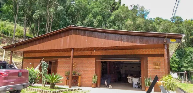 Fazenda/Sítio com 2 Quartos à venda, 270m² no Área Rural de Farroupilha, Farroupilha