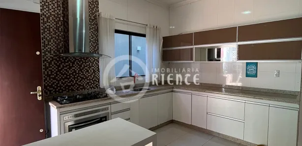 Casa com 4 Quartos para alugar, 210m² no Plano Diretor Sul, Palmas