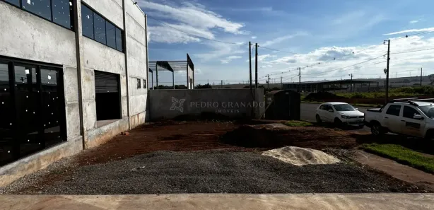 Prédio Comercial para alugar, 800m² no , Marialva