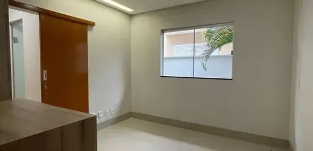 Casa com 3 Quartos para alugar, 300m² no Jardins Valência, Goiânia