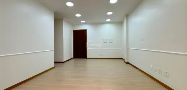 Sala Comercial à venda, 100m² no Centro, Caxias do Sul